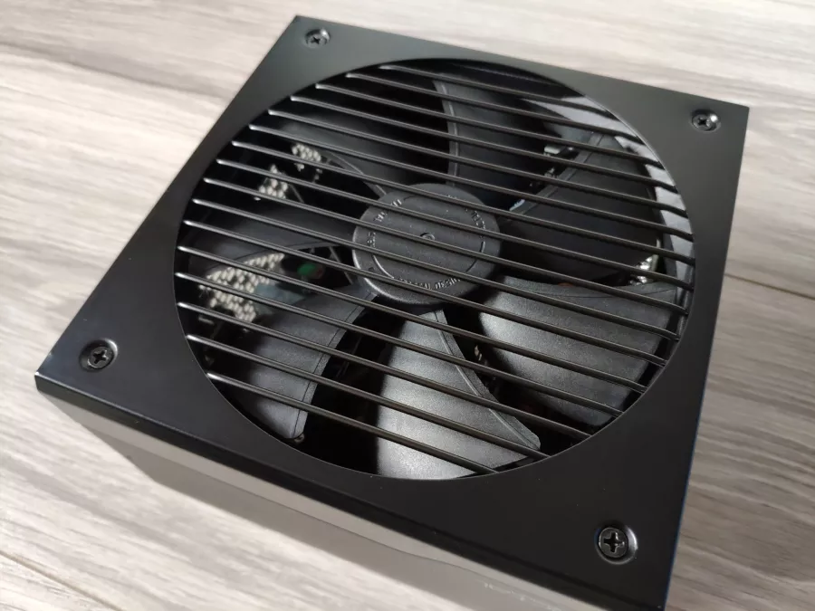Fractal-Design-Ion-660W-Platinum-Recenzia-12-scaled