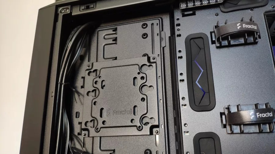 Fractal-Meshify-2-Case-Recenzia-14-scaled