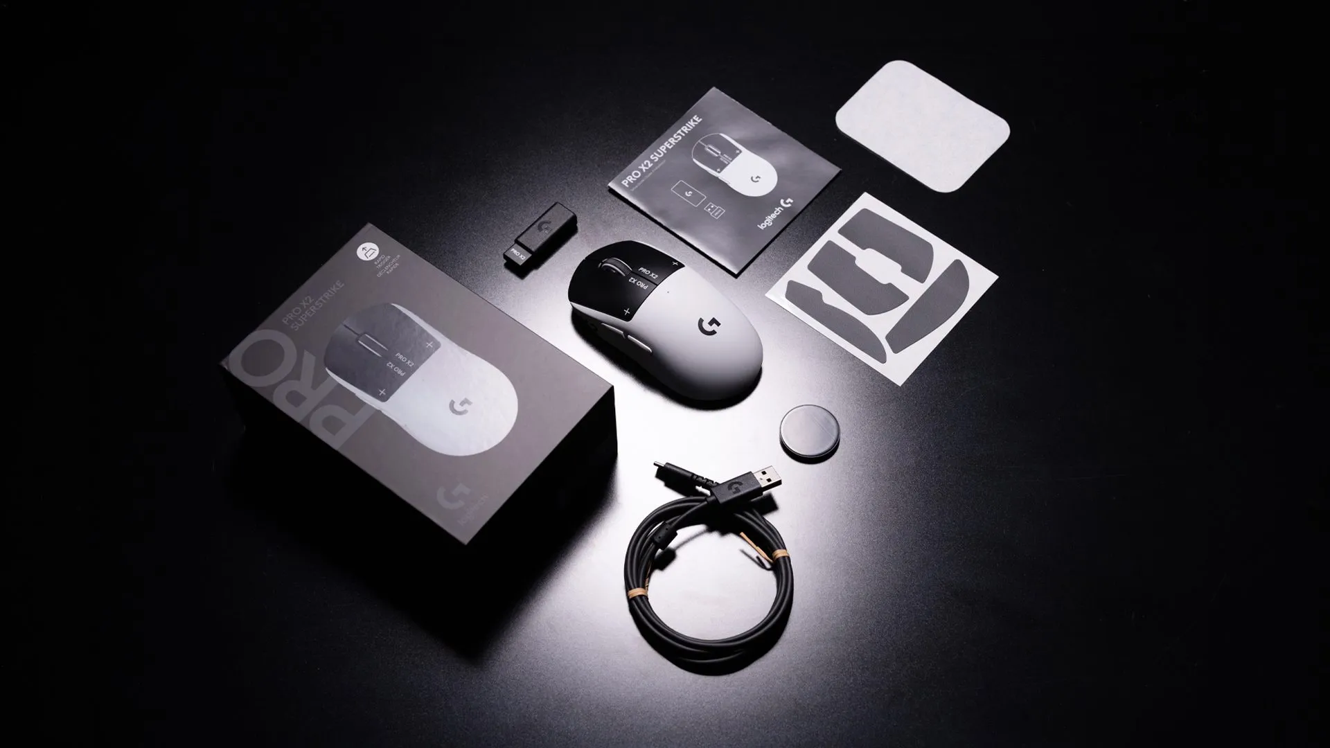 Logitech PRO X2 SUPERSTRIKE-lifestyle-16x9-002