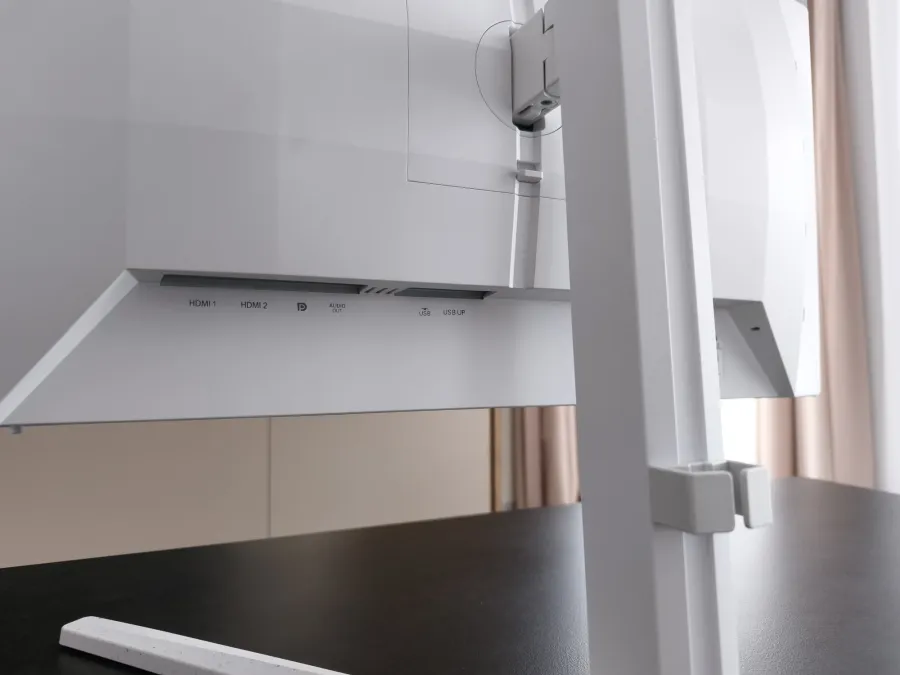Philips Evnia 27M2N6501L OLED recenzia 7